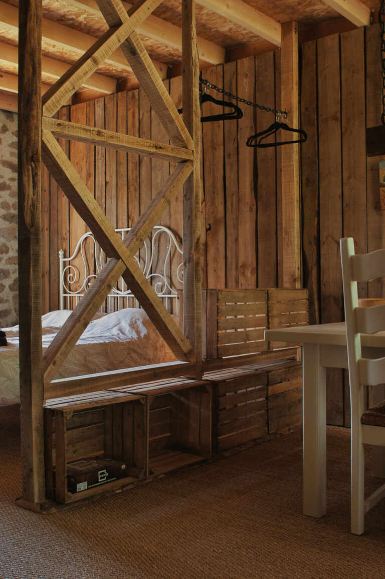Rustic room divider, made of reclaimed wood